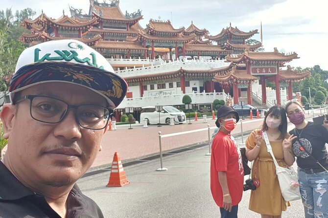 Kuala Lumpur Sightseeing - Batu Caves and Temple Vibes: Big Photos, Real Footwork