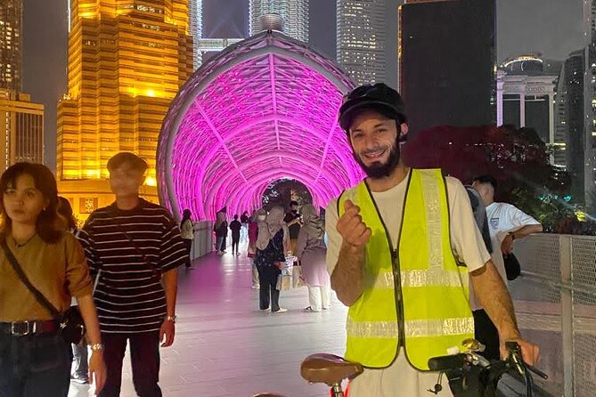 Kuala Lumpur Sunset Evening Cycling Tour - Saloma Link Bridge at dusk: the LED show with a national theme