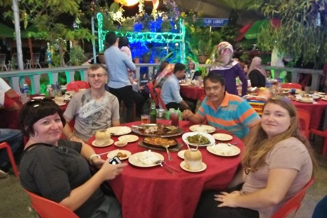 Kuala Selangor Fireflies Tour with Fort Altingsburg & Dinner - Seafood dinner before the lights: good idea, uneven execution