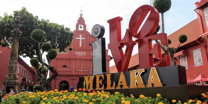 Malacca: Historical Private Malacca Tour from Kuala Lumpur - Jonker Street time: where the old town feels like the old town