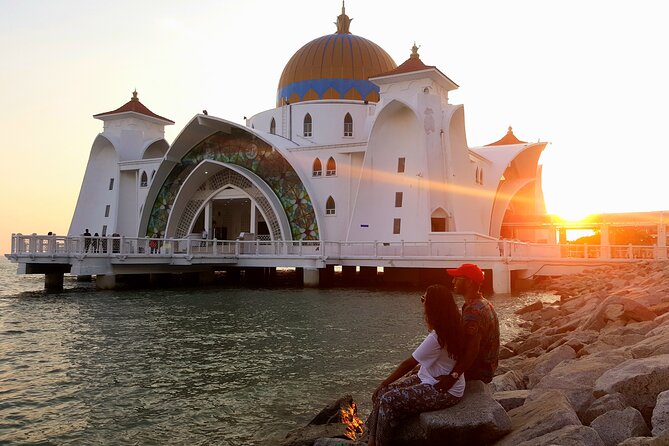 Malacca's Famous Spots: Private Day Tour - Melaka River Cruise Jeti Taman Rempah: old-and-new views from the water