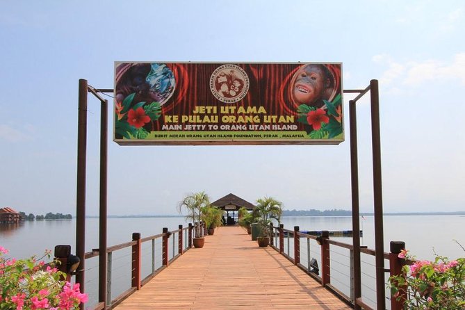 Orang Utan Island and Perak Tong Cave From Kuala Lumpur - Perak Tong Cave Temple: limestone steps, narrow entry, and big space