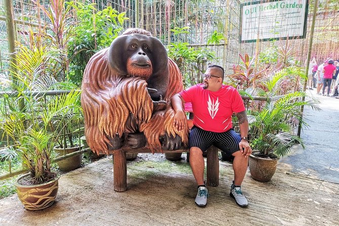 Orang Utan Island Day Tour - Sam Poh Tong Temple in a Limestone Cave: Stairs, Cool Air, and Cultural Detail