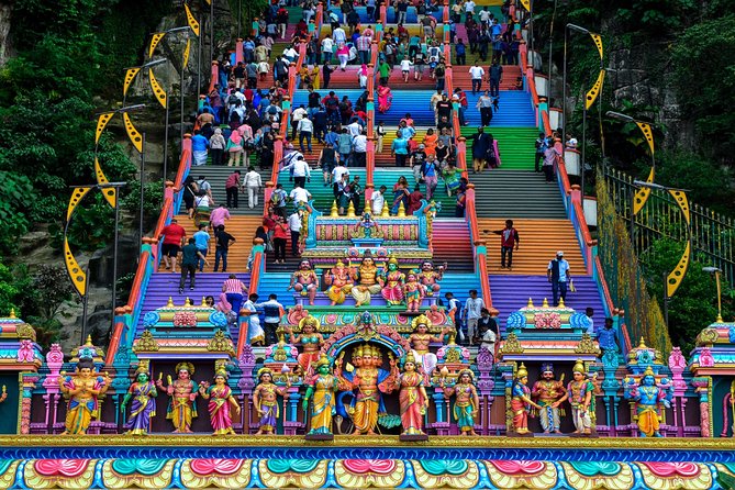 Petronas Twin Tower Tickets & Top Ten Wonder of Kuala Lumpur Tour - National Monument and Istana Negara: short stops, big message