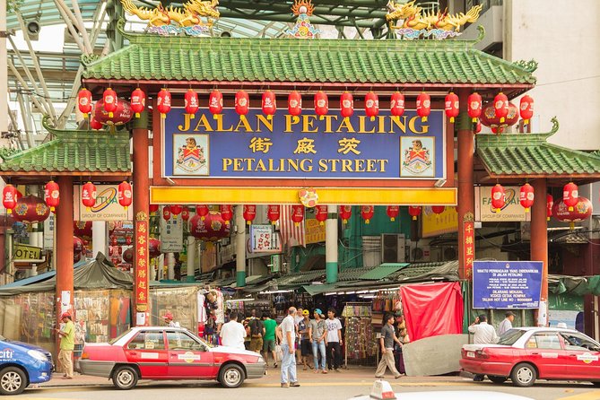 Private Batu Caves, National Mosque & Religious Tour with Lunch - Masjid Negara: National Mosque gardens and the Friday skip