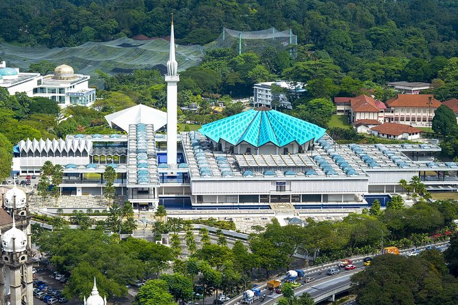 Private Day Kuala Lumpur Photographic Tour With Petronas Twin Tower & Batu Caves - Batu Caves climb: the action stop that makes your photos feel alive