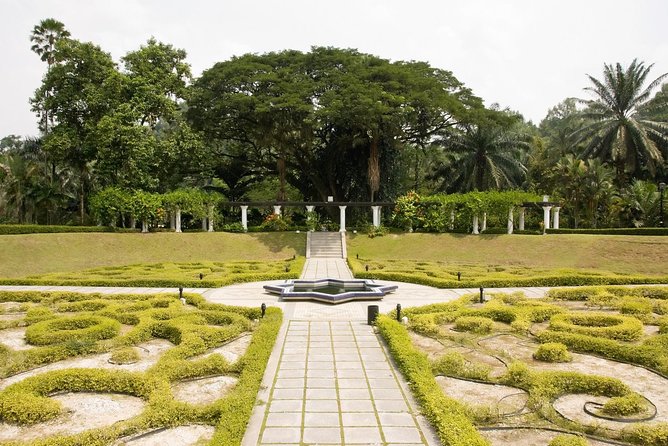 Private Half-Day Kuala Lumpur City Exploration Tour - Masjid Negara: the National Mosque stop, plus the Friday consideration