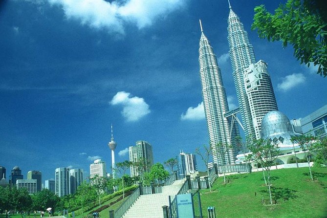 Private Half-Day Kuala Lumpur City Exploration Tour - National Monument: free exhibits and a WWII bronze memorial
