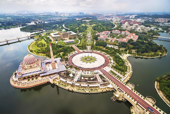 Private Half-Day Putrajaya Tour with Lake Cruise from Kuala Lumpur - Perdana Putra: the White House of Malaysia, without the long detour