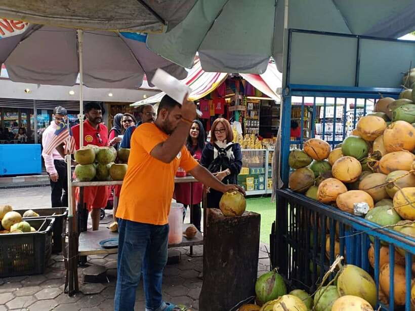 Private KL City Tour with Petronas Twin Towers & Batu Caves - Merdeka Square and Old Railway Station: Architecture With a Story