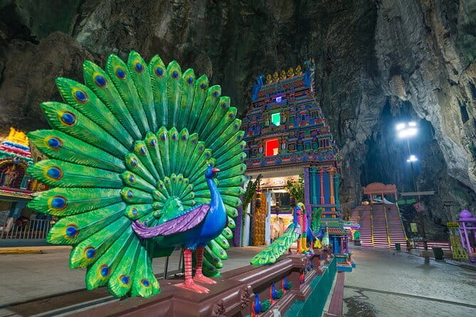 Private Kuala Lumpur City Tour : Petronas Twin Tower & Batu Caves - National Mosque and National Monument: modern worship and remembrance