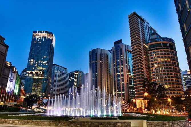 Private Kuala Lumpur City Tour : Petronas Twin Tower & Batu Caves - Istana Negara and Thean Hou Temple: two faiths, two styles, one day