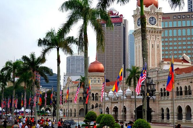 Private Kuala Lumpur City Tour With Petronas Tower & Local Dinner - Dataran Merdeka: Quick 15-Minute Photo Time With Landmark Contrast