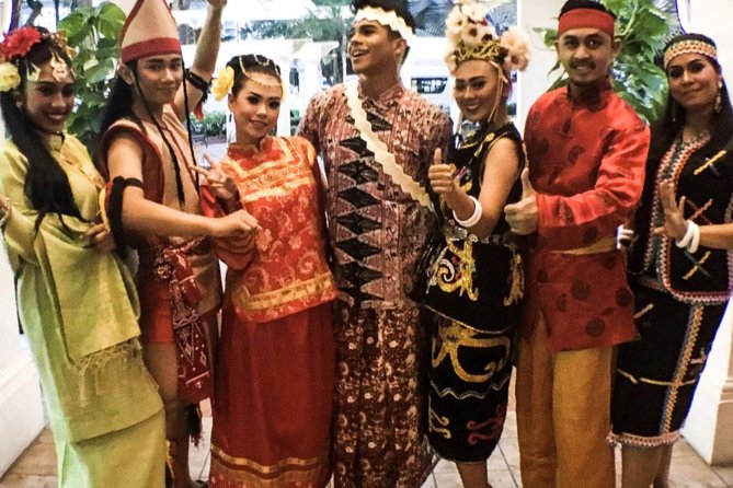 Private Kuala Lumpur City Tour With Petronas Tower & Local Dinner - Chinatown at Night: Shopping Streets and Temple Corners