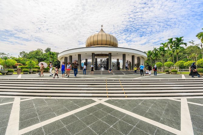 Private Kuala Lumpur Customizable Orientation Full Day Tour - National Mosque (Masjid Negara) and National Monument: modern identity, explained