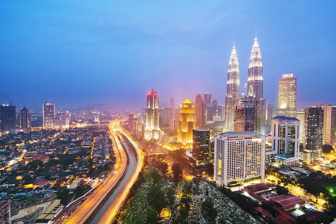 Private Night Tour: Petronas Twin Tower And Shopping - Petronas Twin Towers at 4 pm: the timing that makes the photos work