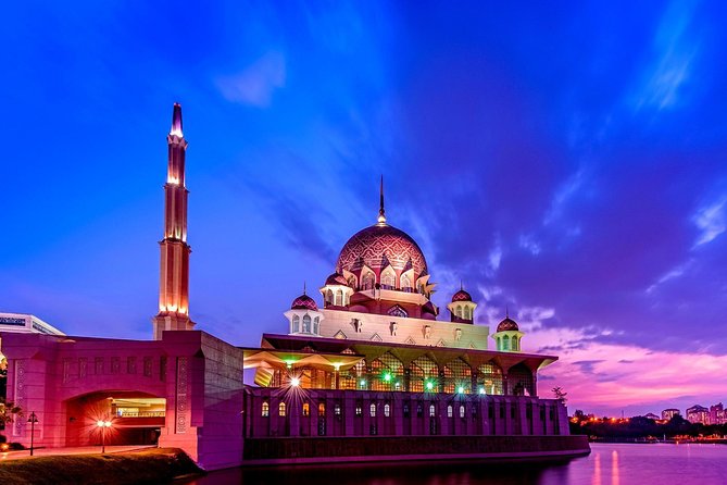 Putrajaya City Tour from Kuala Lumpur - Seri Wawasan Bridge: the “sailing ship” stop that sets the tone