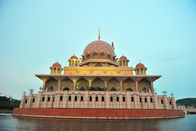 Putrajaya Half Day Tour with Pink Mosque & River Cruise(SIC) - How the driver-guide style changes the experience