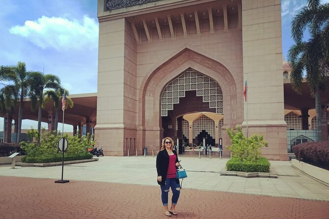 Putrajaya Tour From Kuala Lumpur - Putrajaya Lake: the cooling system you can actually see