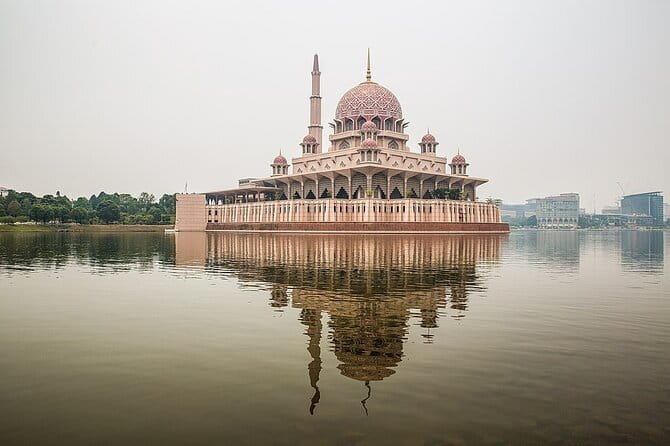 Putrajaya Tour From Kuala Lumpur Includes Batu Caves - Putrajaya Lake: a 650-hectare man-made cooling system