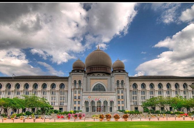 Putrajaya Tour with Traditional Boat Cruise & Pink Mosque (Private) - Marina Putrajaya: the traditional boat cruise that cools the pace