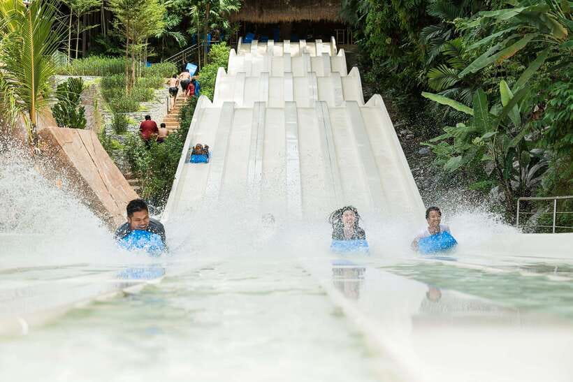 Sunway Lagoon Theme Park with Round-Trip Transfer - Scream Park and World War Z! Live: zombie fear in a multi-floor set