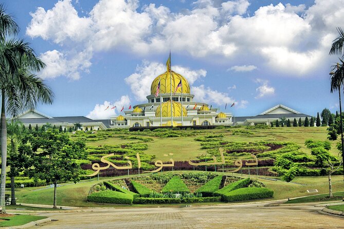 Transit Tour Private Tour (Ex Port Klang Cruise Centre/KLIA 1 &2) - National Mosque and National Monument: big calm sights in the middle of a fast day