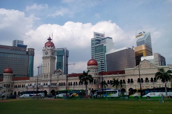 Wonders of Kuala Lumpur City & Countryside + Batu Caves (Private Guided Tour) - Istana Negara (view only) and Thean Hou Temple: early stops with different vibes