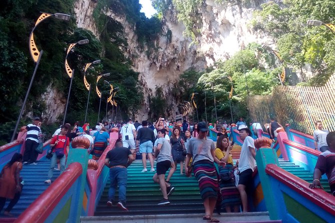 Wonders of Kuala Lumpur City & Countryside + Batu Caves (Private Guided Tour) - National Mosque (Masjid Negara): a short stop that still needs the right mindset